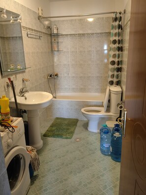 Hair dryer, towels, soap, toilet paper - Amazing 2-bedroom apartment in Saranda (Saranda)