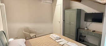 La Dimora di Roberta is located within walking distance of the Fortress and the historic center.