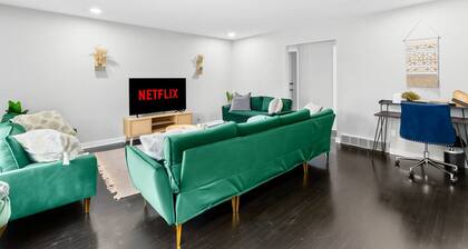 Family & Group Getaway|Sleeps 11|Close to U of M