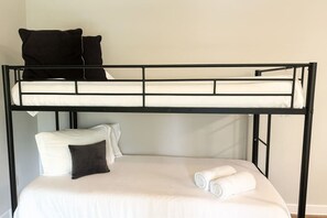 1 bedroom, desk, travel crib, WiFi