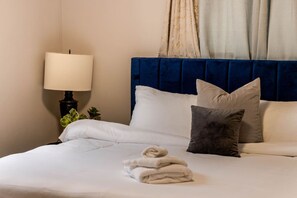 2 bedrooms, desk, iron/ironing board, travel crib - Family & Group Getaway|Sleeps 11|Close to U of M (Ann Arbor)