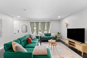 Unclassified image, 5 of 37, button - Family & Group Getaway|Sleeps 11|Close to U of M (Ann Arbor)