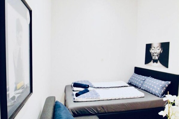 5 bedrooms, bed sheets