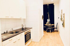 Oven, stovetop, coffee/tea maker, toaster