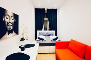 5 bedrooms, bed sheets