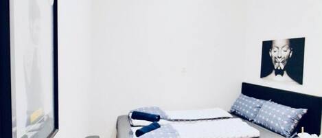 5 bedrooms, bed sheets