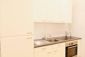 Oven, stovetop, coffee/tea maker, toaster