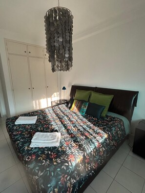 1 habitación, tabla de planchar con plancha, wifi y ropa de cama 