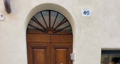 La Dimora di Roberta is located within walking distance of the Fortress and the historic center.
