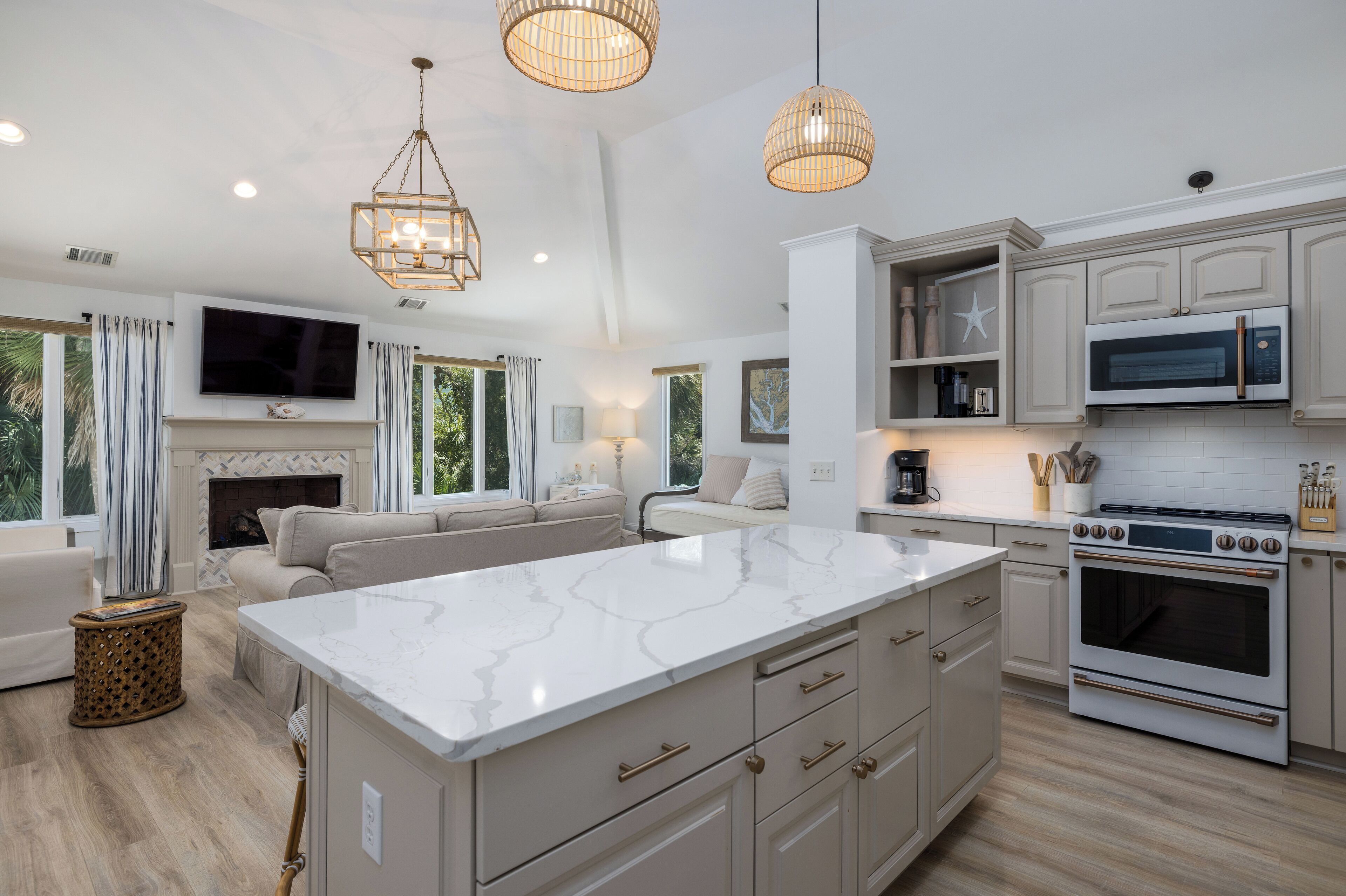 雪櫃、微波爐、焗爐、爐具