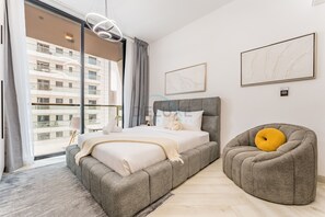 In-room safe, iron/ironing board, free WiFi, bed sheets - Studio with Community Views,Easy Access to Bus Stop,Parks, & Circle Mall (Dubai)