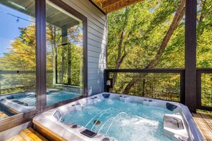 Outdoor spa tub