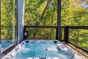 Outdoor spa tub