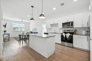 Fridge, microwave, oven, stovetop - Spectra Parks 4301 I Comfy 2 Bed 2 Bath (Austin)