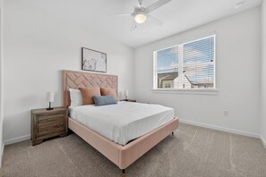 A bedroom with a bed, nightstands, a ceiling fan, and a window with blinds. - Spectra parks 9307 I Comfy 2 Bed 2 Bath (Austin)