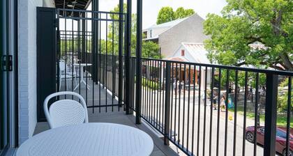 Government St. Balcony Suite 205