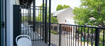 Government St. Balcony Suite 205