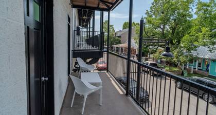 Government St. Balcony Suite 211