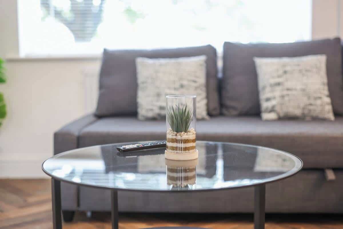 Televisión y oficina 