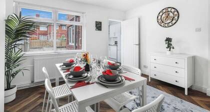 3Bedroom House - Free Parking