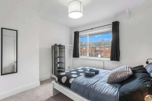 3 bedrooms, iron/ironing board, WiFi, bed sheets