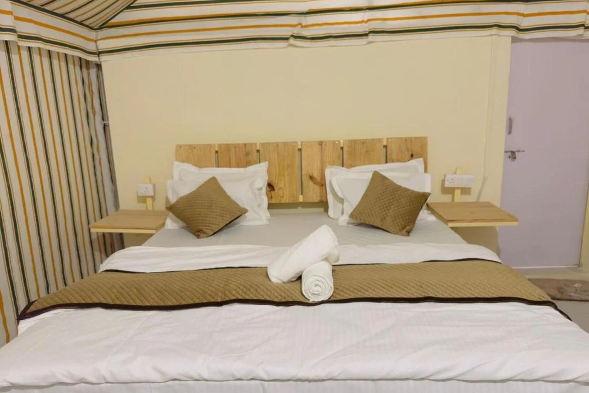 Deluxe Tent | Free WiFi