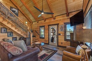 Interior - Makin’ Memories–FREE Tickets-2BR/2Bath-loft games-Hot Tub-Peaceful Mountain View (Sevierville)