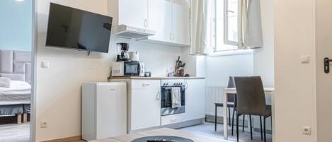 Microwave, oven, stovetop, coffee/tea maker