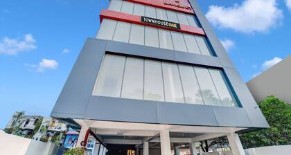 Super Townhouse OAK The Dev Regency