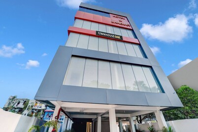 Super Townhouse OAK The Dev Regency