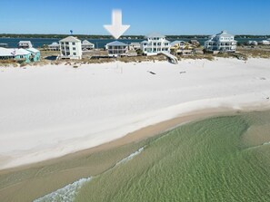 På stranden