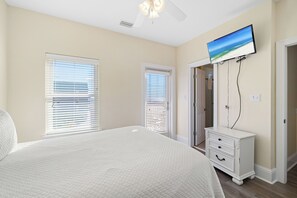 4 bedrooms, iron/ironing board, free WiFi, bed sheets