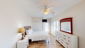 6 bedrooms, iron/ironing board, free WiFi, bed sheets - Kiran Terrace Duplex by Liquid Life (Gulf Shores)