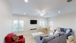 TV - Located in the heart of Gulf Shores | Outdoor Pool! (Gulf Shores)