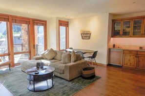 TV, fireplace - Westview Terrace Condo 4 - Great Light, Bald Mt Views, Near Downtown Ketchum (Ketchum)