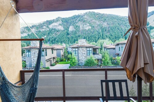 Westview Terrace Condo 4 - Great Light, Bald Mt Views, Near Downtown Ketchum