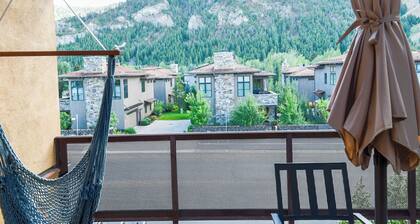 Westview Terrace Condo 4 - Great Light, Bald Mt Views, Near Downtown Ketchum