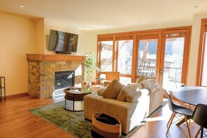 TV, fireplace