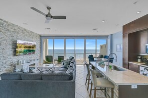 TV connectée, baby-foot, table de tennis de table, espaces bureaux