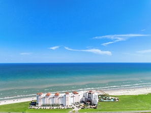 On the beach - PH, Balcony, Lazy River, I-O Pools, Game Room, Spa, Beach, Luxury 2-2 Penthouse! (Galveston)