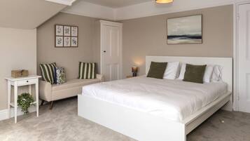 4 bedrooms, iron/ironing board, travel cot, free WiFi