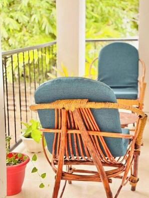 Property grounds - Minzi Homes | Cozy Green Escape with balcony views (Dar es Salaam)