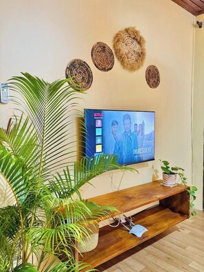 Interior - Minzi Homes | Cozy Green Escape with balcony views (Dar es Salaam)