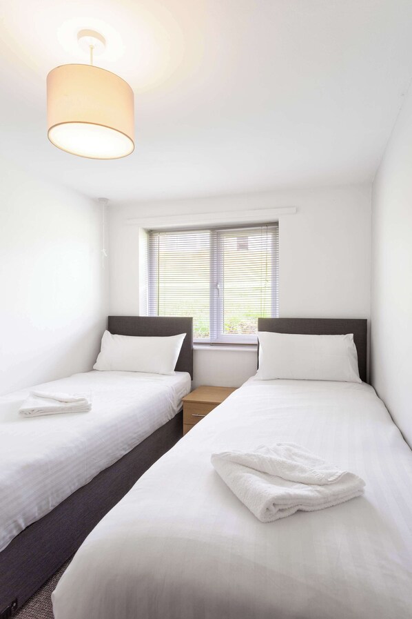 Desk, WiFi, bed sheets