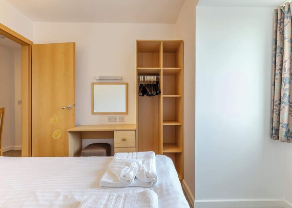 Bureau, Wi-Fi, literie fournie