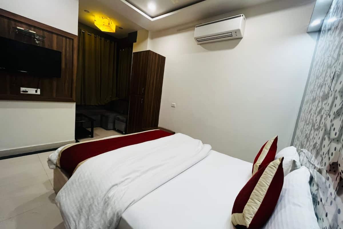 Superior Double Room, City View | Free WiFi, bed sheets