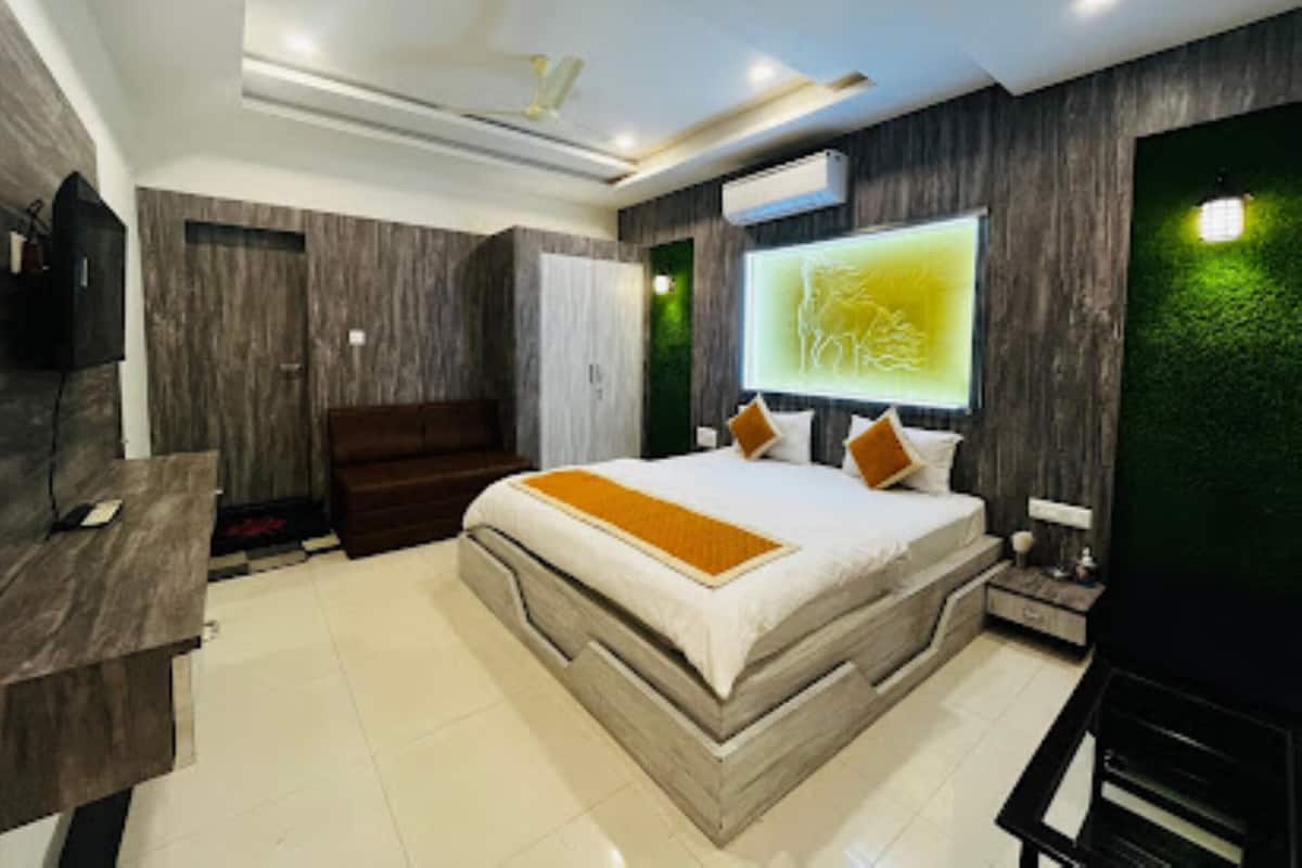 Luxury Double Room, City View | Free WiFi, bed sheets