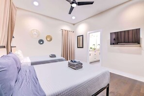 4 室のベッドルーム、アイロン / アイロン台、WiFi、ベッドシーツ