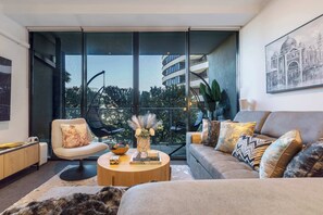Smart TV, video games, offices - PS®5 plus TV in bedrooms and work-from-home setup (Docklands)