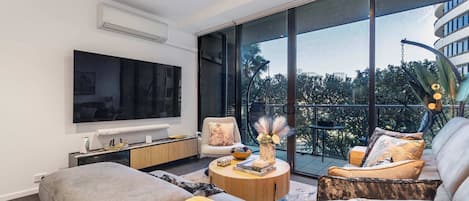 Televisión, videojuegos y oficina